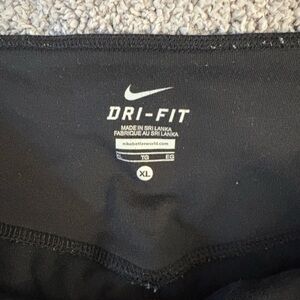 Nike capri leggings- black